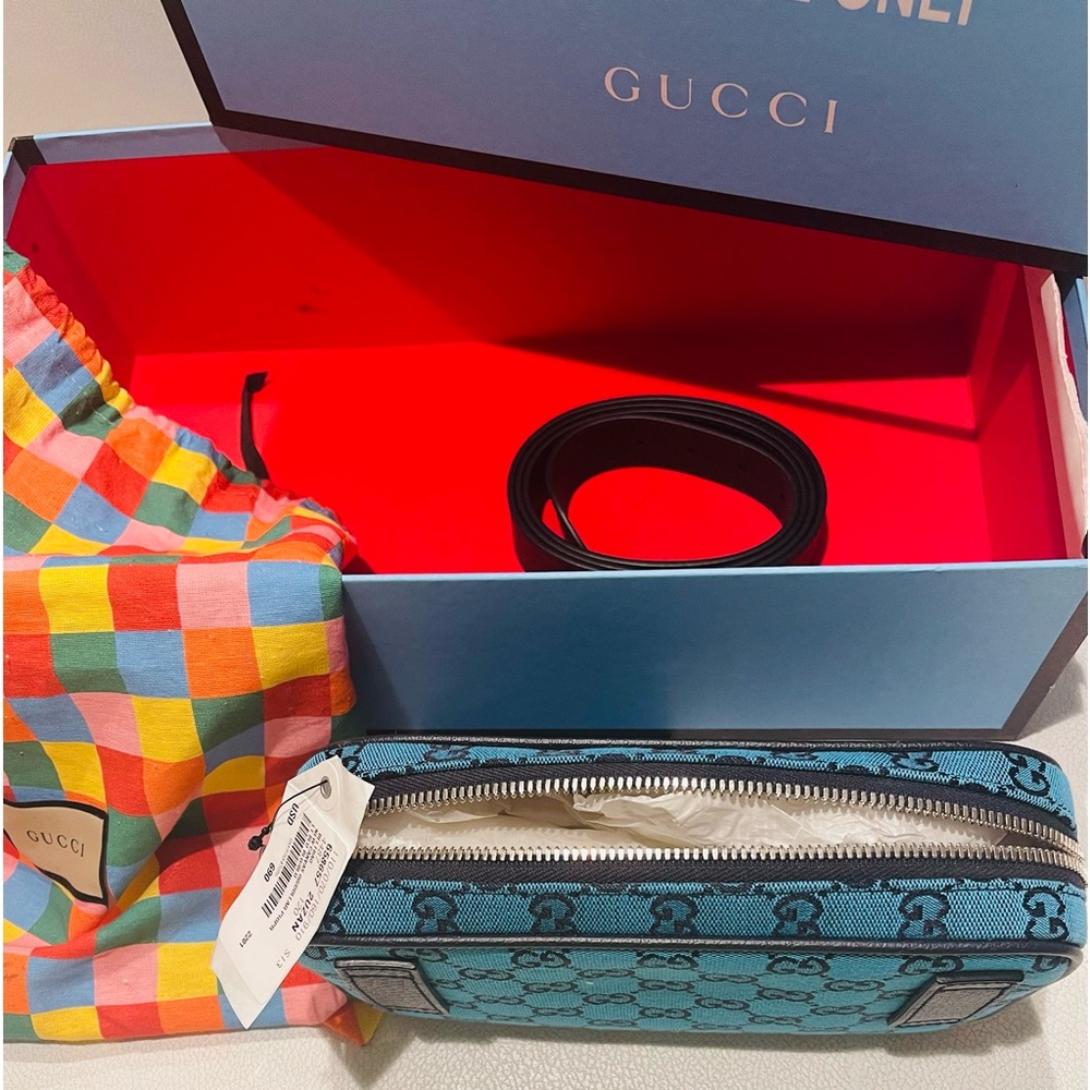 Description
This is an authentic GUCCI Monogram Belt Bag in Blue.